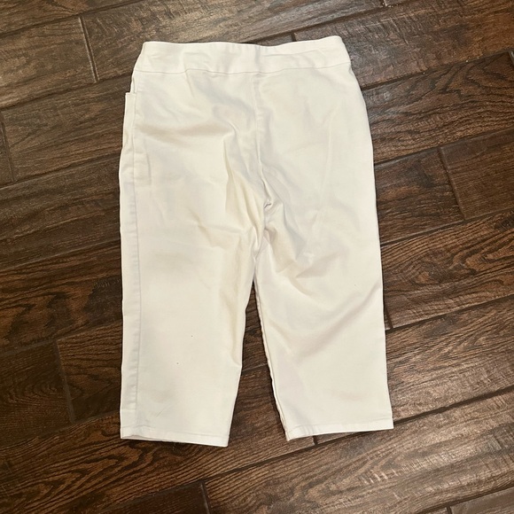 Croft & Barrow Stretch Capris 12 regular (white) - Picture 2 of 2